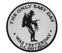 ECUSSON/ PATCH BRODE THERMO COLLANT US NAVY SEALS THE ONLY EASY DAY WAS YESTERDAY NOIR BLANC AIRSOFT