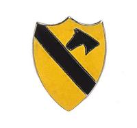 BADGE / PIN'S / EPINGLE / INSIGNE US ARMY 1ST CAVALRY DIVISION EN METAL