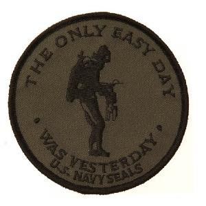 ECUSSON/ PATCH BRODE THERMO COLLANT US NAVY SEALS THE ONLY EASY DAY WAS YESTERDAY NOIR VERT AIRSOFT