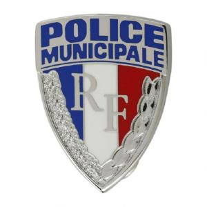 PRECO : INSIGNE DE CALOT EN METAL ARGENTE DE LA POLICE MUNICIPALE