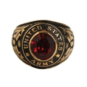 BAGUE / CHEVALIERE UNITED STATES ARMY ACIER INOXYDABLE COULEUR OR AVEC PIERRE ROUGE STYLE RUBIS